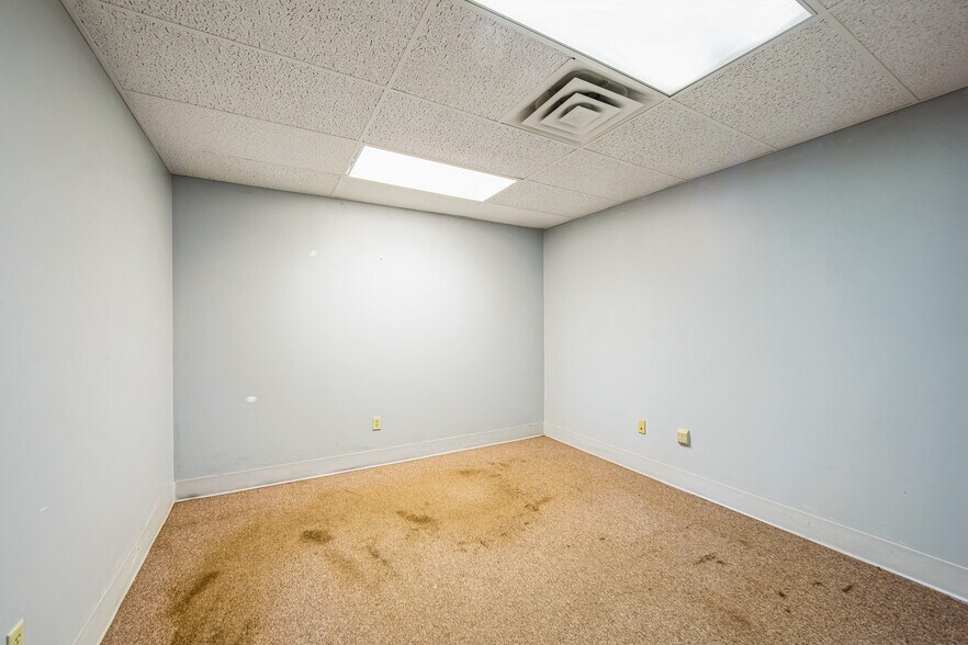 More Photos Of 2169 E High St, Pottstown Office For Lease