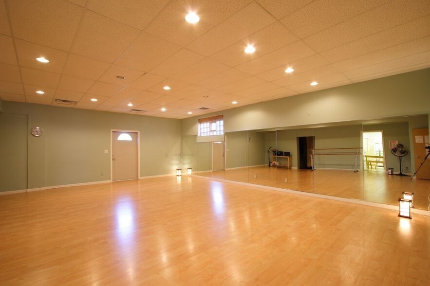 More Photos Of 220 S Ashland St, Cambridge Storefront Retail Office For Sale