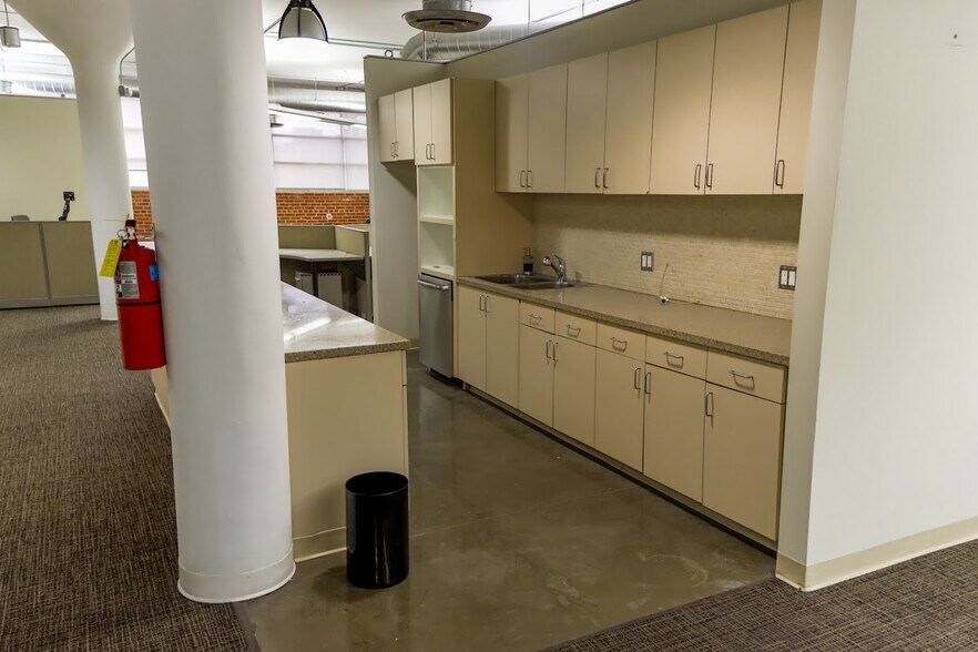 More Photos Of 500 W Overland Ave, El Paso Office For Lease