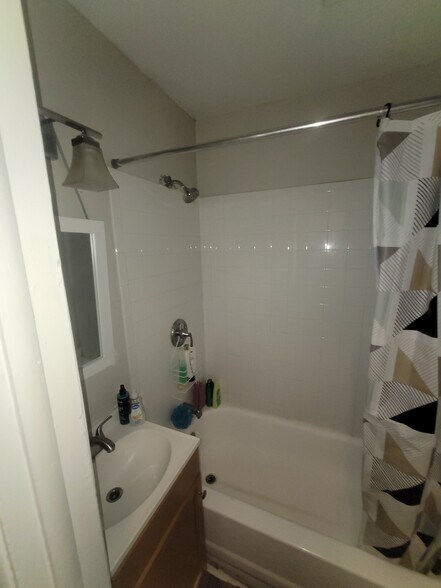 More Photos Of 1458 W 32nd St, Indianapolis Apartments For Sale