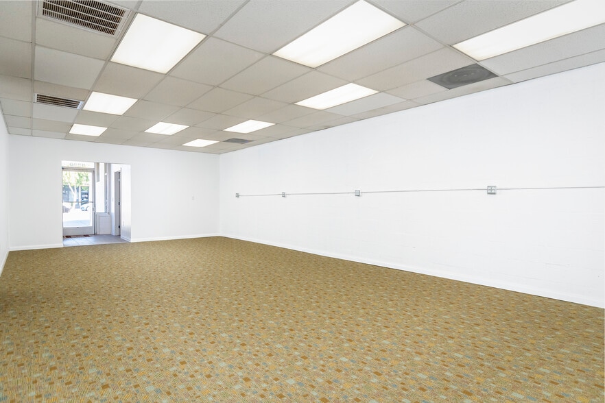 More Photos Of 3220 W Burbank Blvd, Burbank Warehouse For Lease