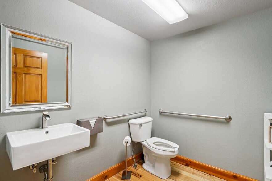 More Photos Of 101 Church St, Lake Mills Loft Creative Space For Sale