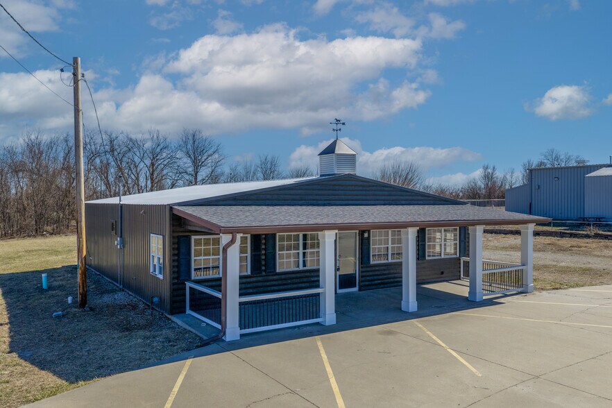 Primary Photo Of 3805 S Limit Ave, Sedalia General Retail For Sale