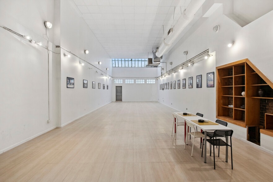 More Photos Of 424 W 49th St, New York Apartments For Lease