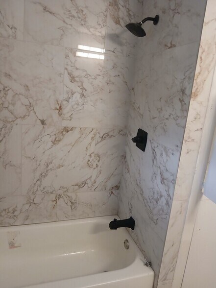 More Photos Of 1506 Avenue D, Katy Office For Lease