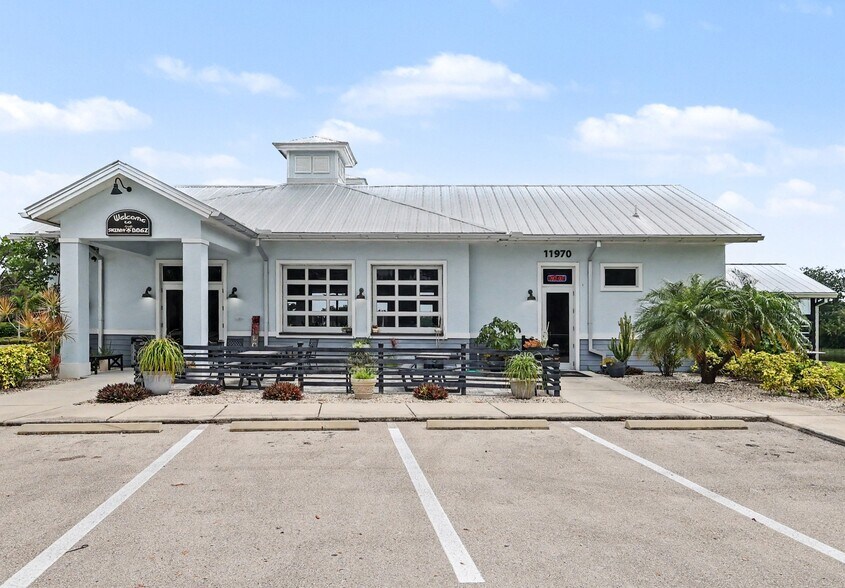 More Photos Of 11970 Fairway Lakes Dr, Fort Myers Restaurant For Sale