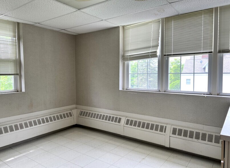 More Photos Of 2 Stowe Rd, Peekskill Medical For Sale