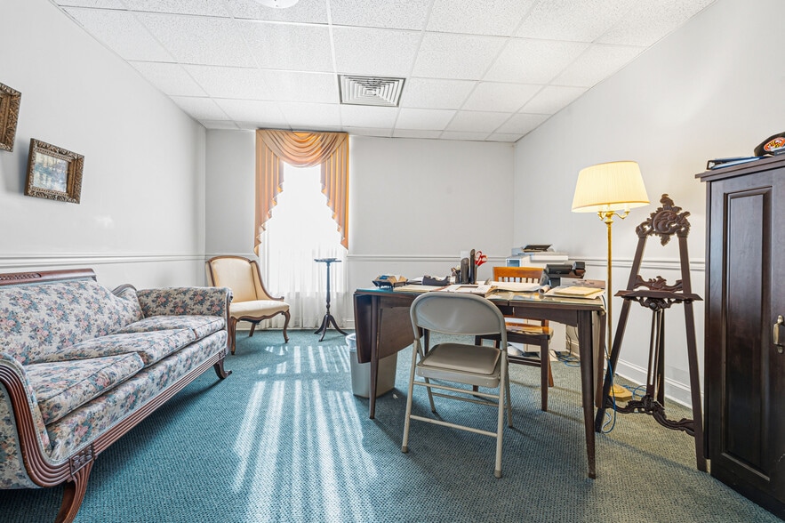 More Photos Of 905 Galesville Rd, Galesville Office For Sale