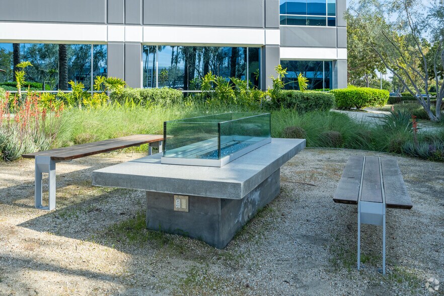 More Photos Of 25361 Commercentre Dr, Lake Forest Loft Creative Space For Lease