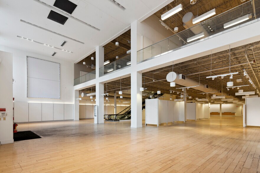 More Photos Of 1510 Walnut St, Philadelphia Storefront For Lease