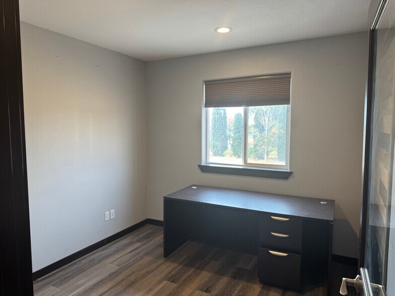 More Photos Of 6446 Road 3 NE, Moses Lake Flex For Lease