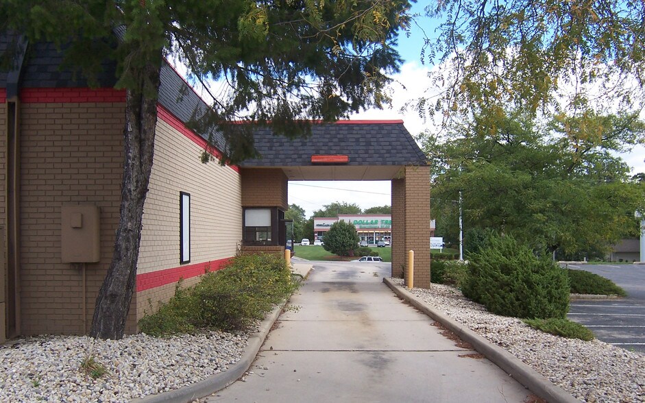 More Photos Of 2625 N Columbus St, Ottawa General Retail For Lease