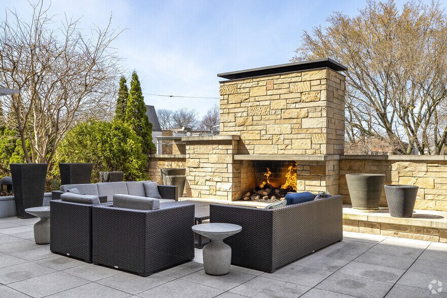 More Photos Of 6448-6464 N Sheridan Rd, Chicago Apartments For Lease