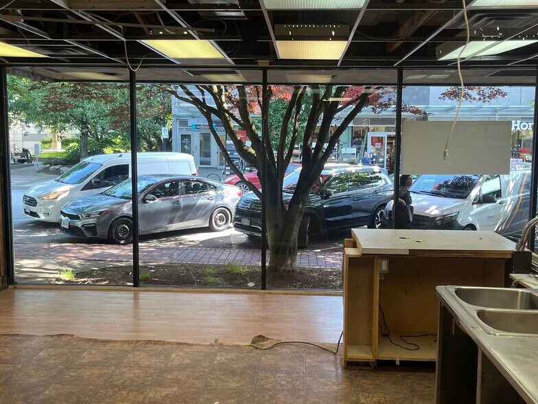 More Photos Of 132 14th St E, North Vancouver Office For Sale