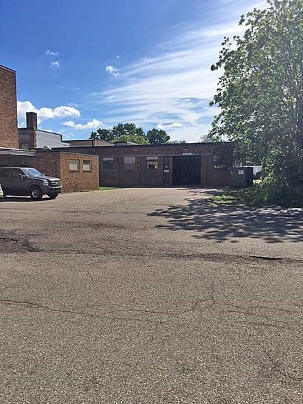More Photos Of 305 W Elizabeth St, Stockbridge Schools For Sale