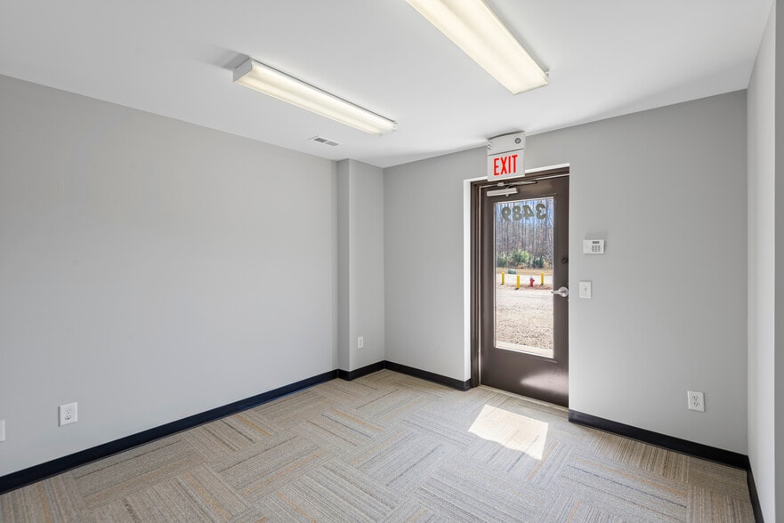 More Photos Of 3484-3490 Cameron Dr, Sanford Unknown For Lease