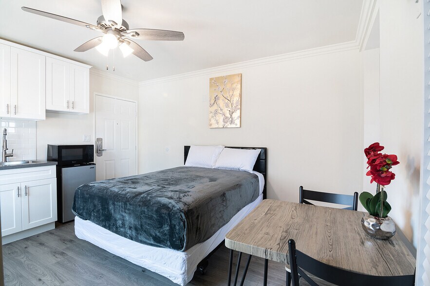 More Photos Of 2025 W 3rd St, Los Angeles Hotel For Lease