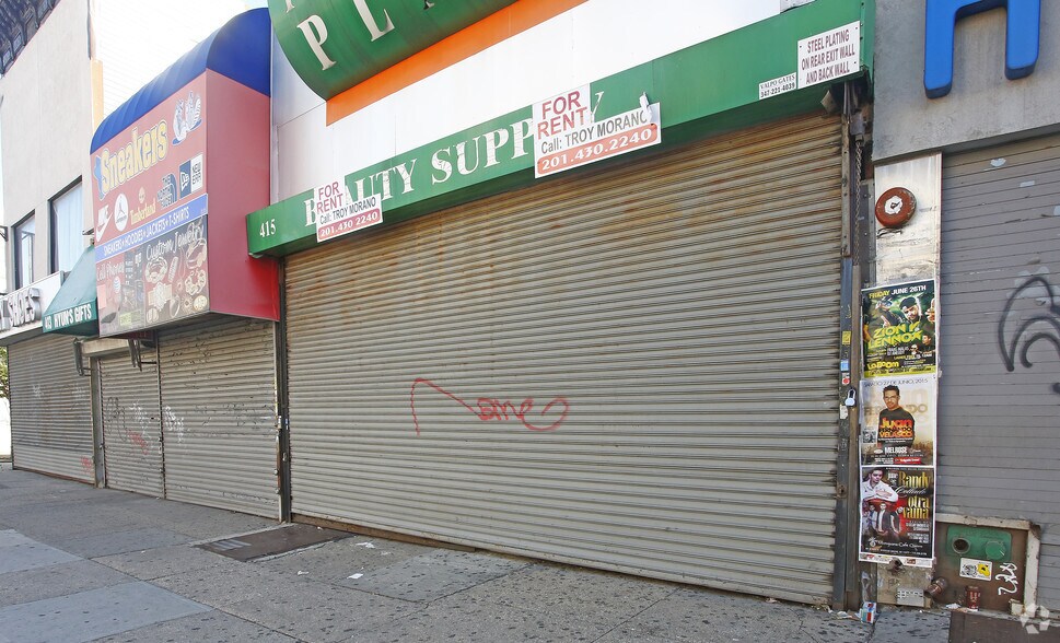 More Photos Of 415 Knickerbocker Ave, Brooklyn Storefront For Lease