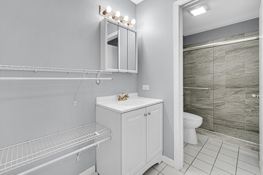 More Photos Of 725 E Glenwood Lansing Rd, Glenwood Apartments For Sale