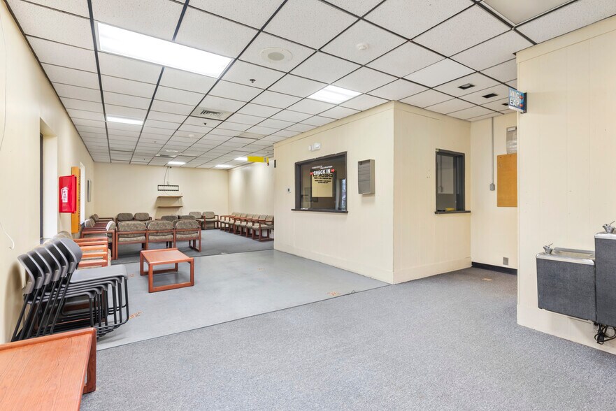 More Photos Of 1255 Engle St, Huntington Light Distribution For Sale