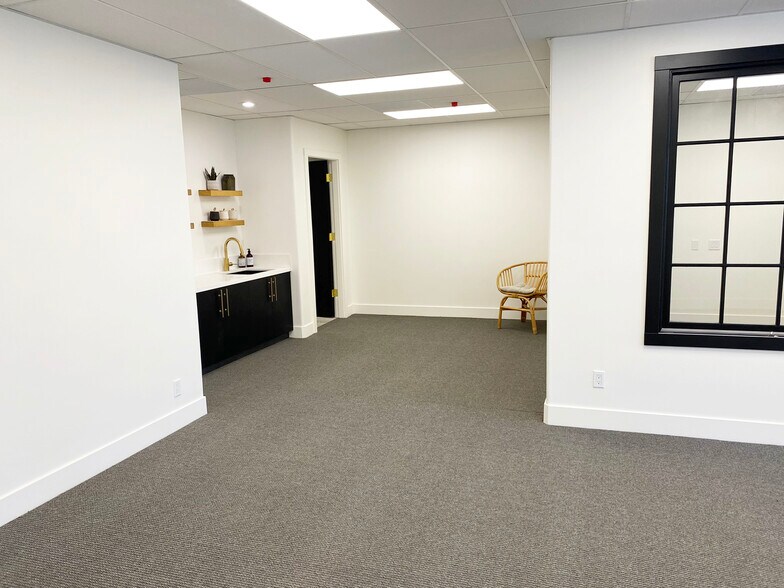 More Photos Of 1525 State St, Santa Barbara Serviced Offices For Sale