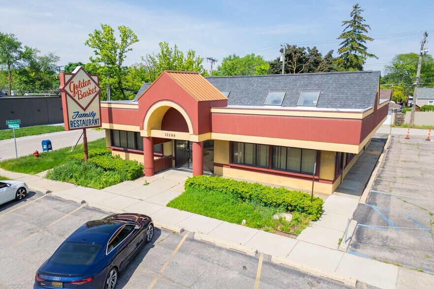 More Photos Of 32286 Woodward Ave, Royal Oak Restaurant For Lease