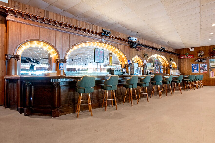 More Photos Of 324 Delaware St, Put In Bay Restaurant For Sale