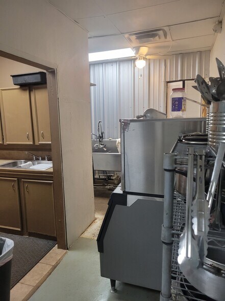 More Photos Of 12946 US Highway 287, Grapeland Trailer Camper Park For Sale