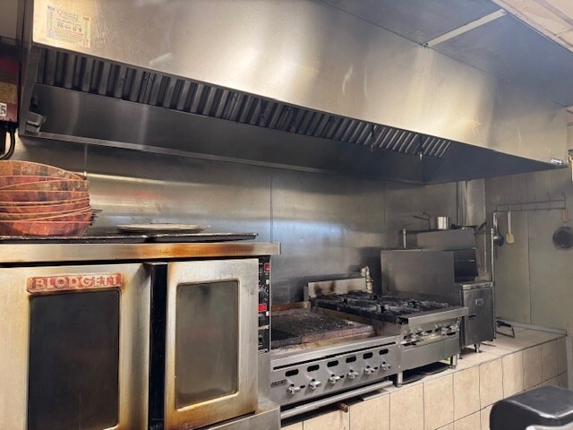 More Photos Of 175-177 Church St, Burlington Freestanding For Lease