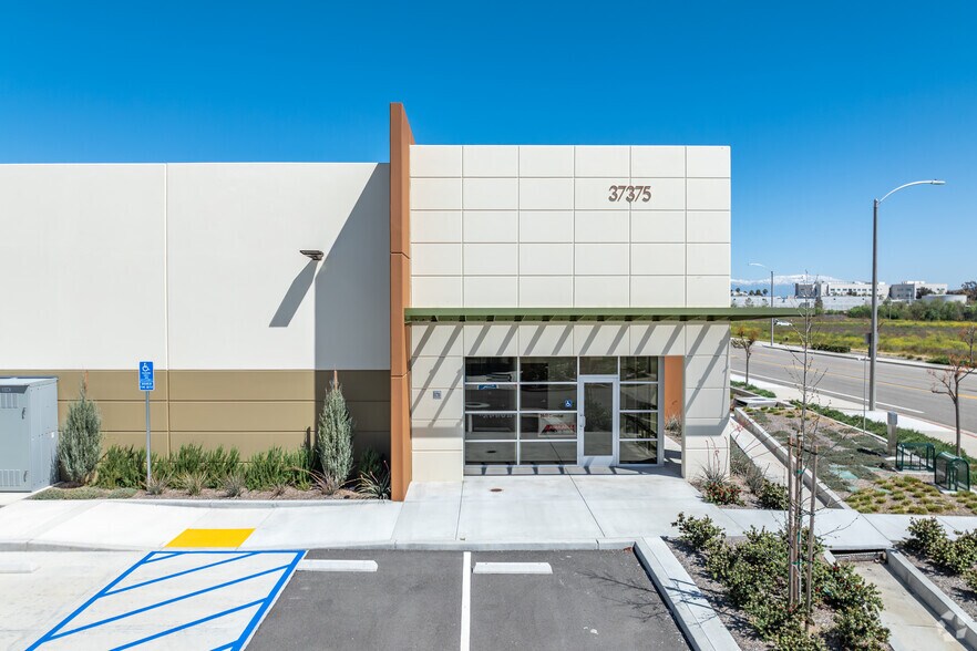 More Photos Of 37375 Industry Way, Murrieta Warehouse For Lease