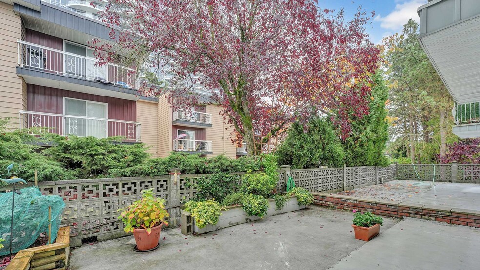 More Photos Of 1520 Blackwood St, White Rock Apartments For Sale