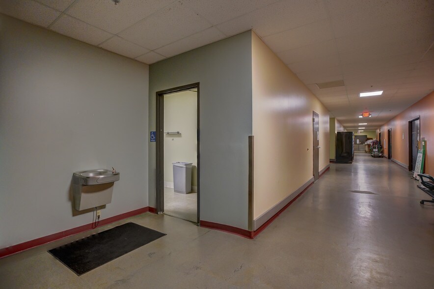 More Photos Of 931 E Main St, Madison Manufacturing For Lease