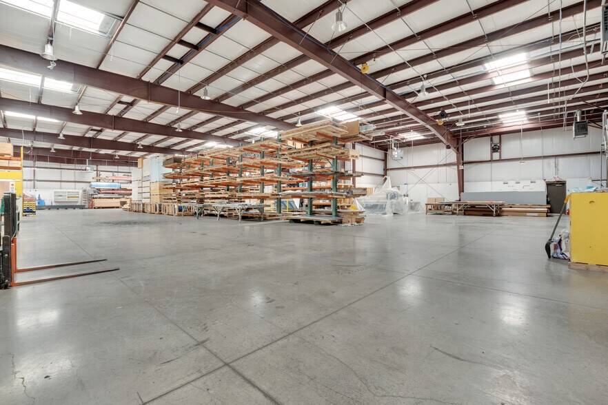 More Photos Of 1326 Progress Dr, Front Royal Flex For Sale