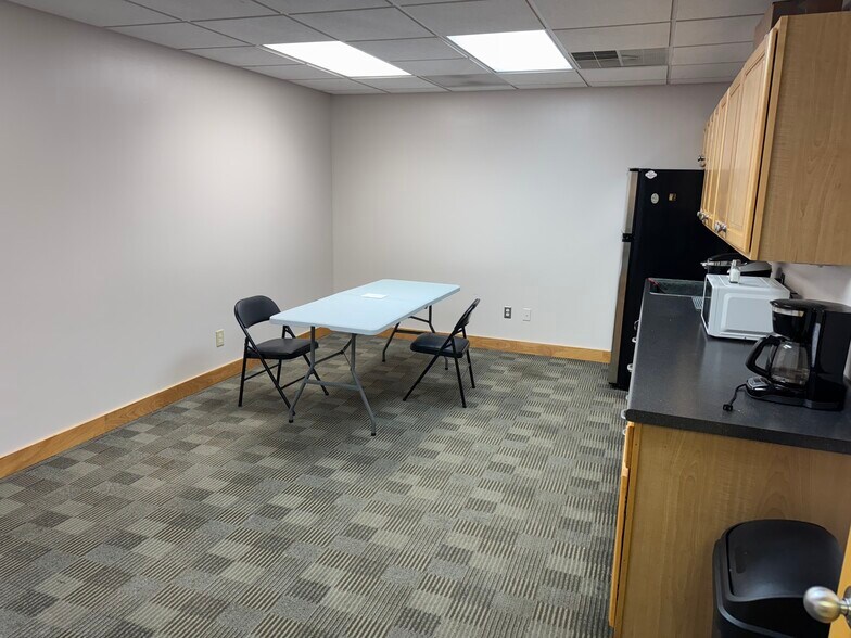 More Photos Of 9205 Swanson Blvd, Clive Light Manufacturing For Lease