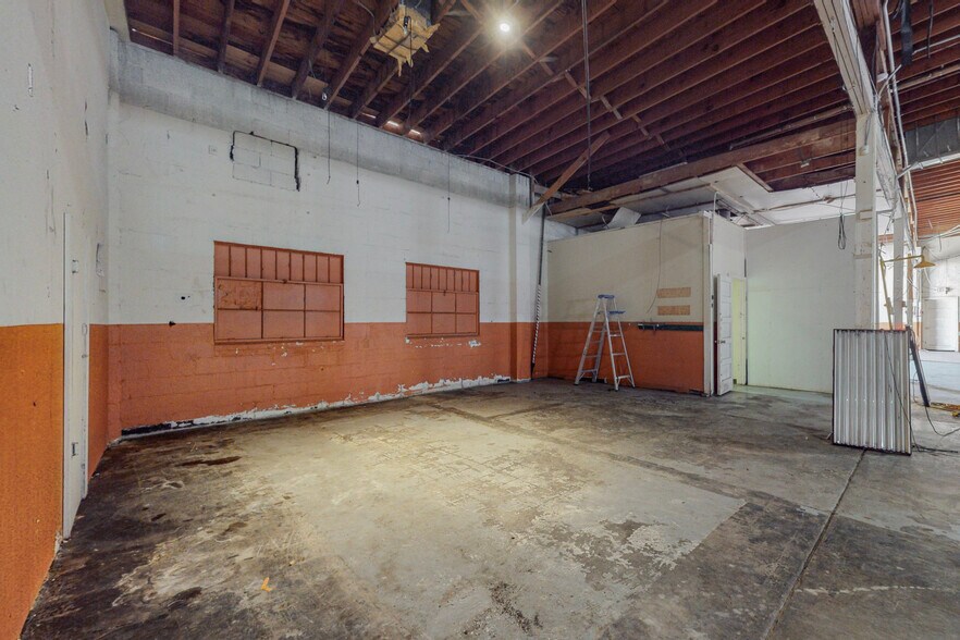 More Photos Of 1823 Commercial St NE, Albuquerque Warehouse For Sale