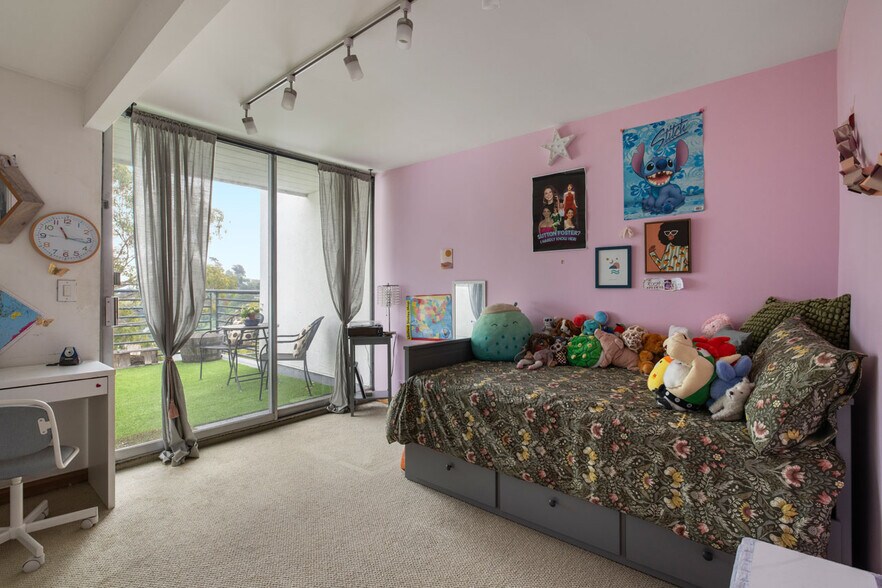 More Photos Of 2330 Silver Ridge Ave, Los Angeles Apartments For Sale