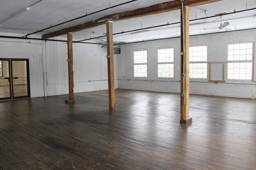 More Photos Of 68 Tower St, Hudson Warehouse For Sale