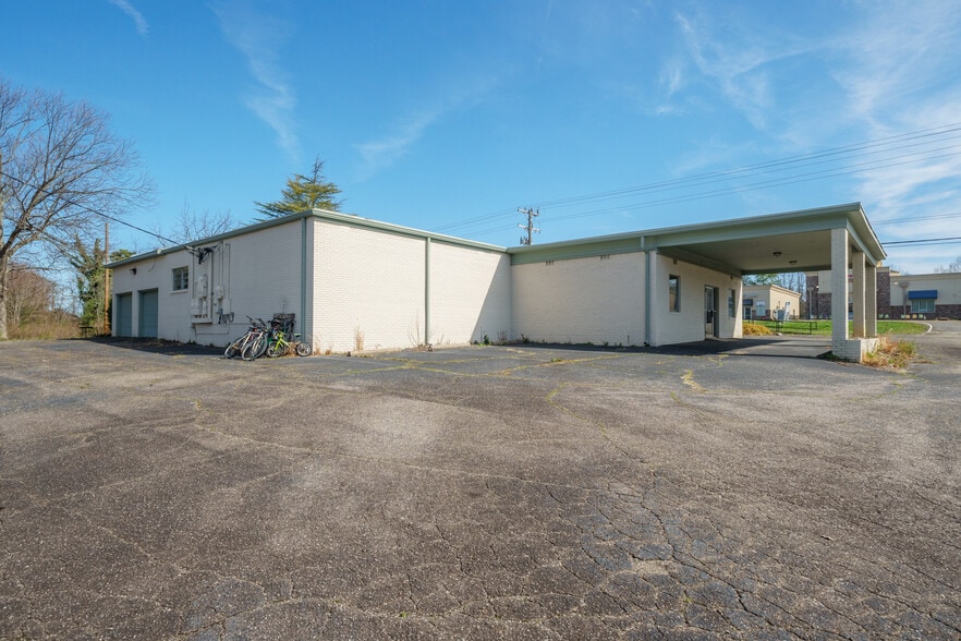 More Photos Of 16601 Old Statesville Rd, Huntersville Storefront Retail Office For Sale