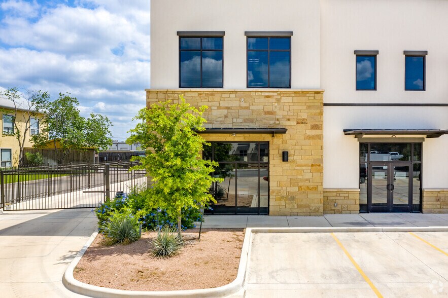 More Photos Of 4725 College Park, San Antonio Office For Lease
