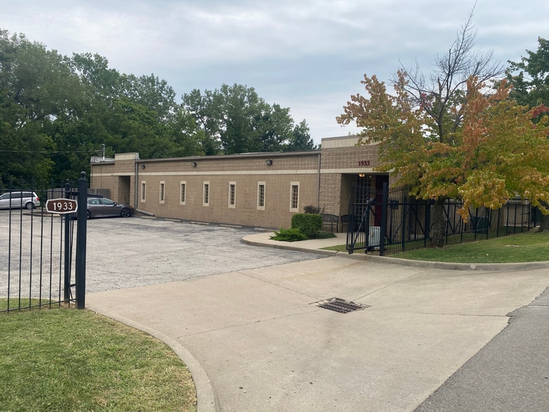 Primary Photo Of 1933 N 10th St, Kansas City Manufacturing For Sale