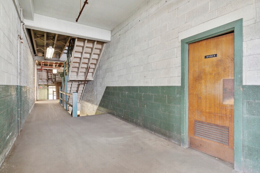 More Photos Of 2916 Weikel St, Philadelphia Warehouse For Sale