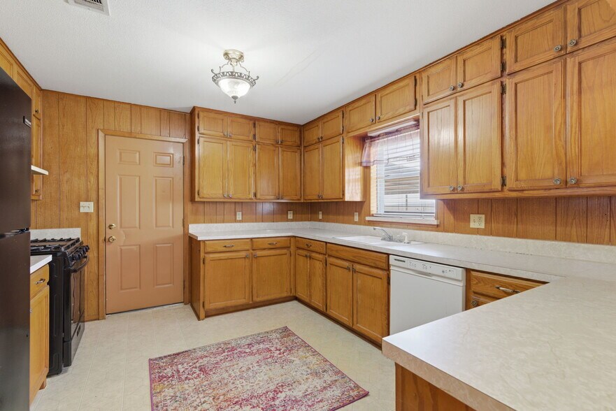 More Photos Of 3523 E Highway 199, Springtown Office For Sale