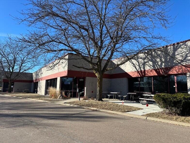 More Photos Of 1250-1290 Park Rd, Chanhassen Research And Development For Lease