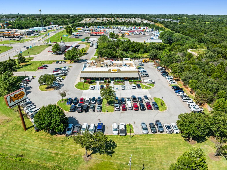 More Photos Of 4901 NE 122nd St, Edmond Restaurant For Sale