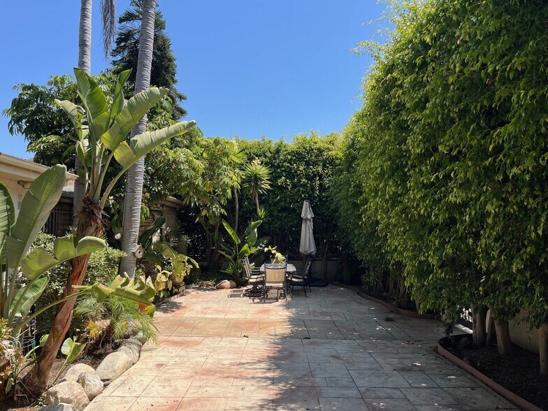 More Photos Of 8927 Sawyer St, Los Angeles Specialty For Sale