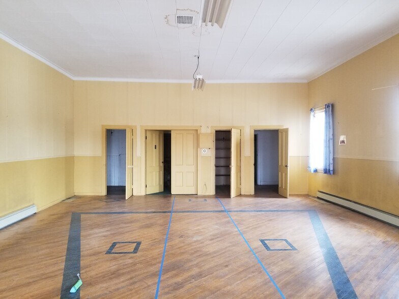 More Photos Of 145 E Chapman St, Ely General Retail For Sale