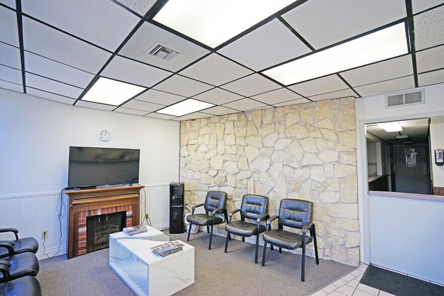 More Photos Of 811 W Yakima Ave, Yakima Storefront Retail Office For Lease