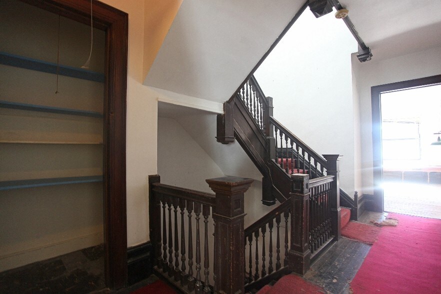 More Photos Of 307 W 91st St, New York Specialty For Lease