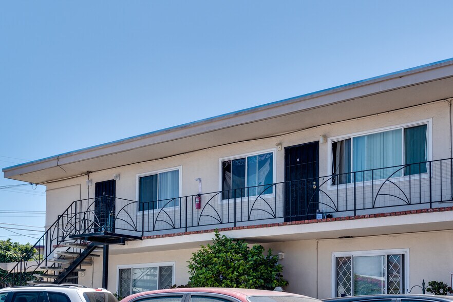 More Photos Of 9031 Hillside St, Oakland Apartments For Sale