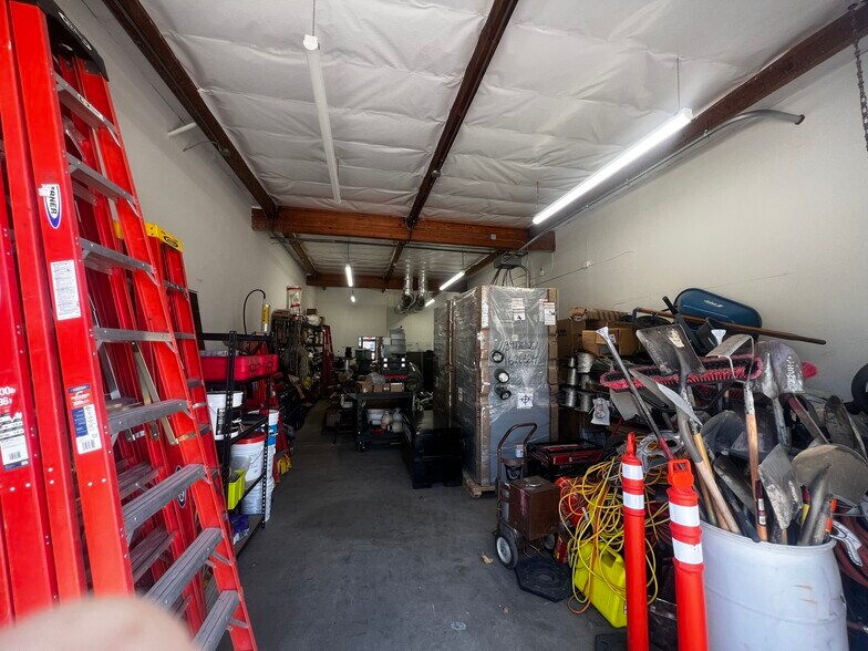 More Photos Of 7050-7062 Convoy Ct, San Diego Manufacturing For Lease